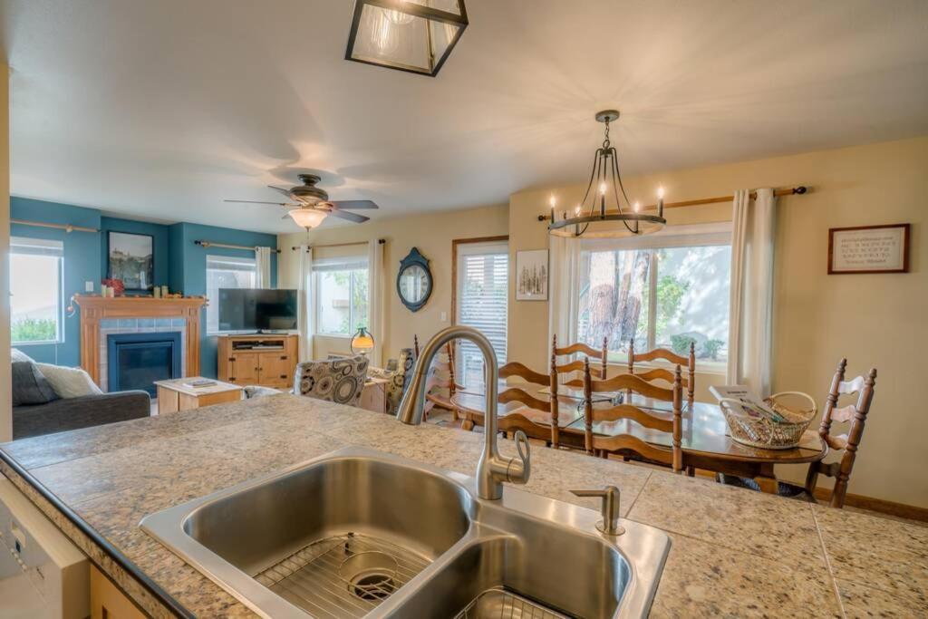 Das Bavarian Condo, 5 Star Ground Floor Unit, Walk To Town, Sleeps 6 Leavenworth Luaran gambar